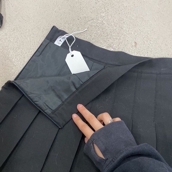 Black skirt - Picture 2 of 3